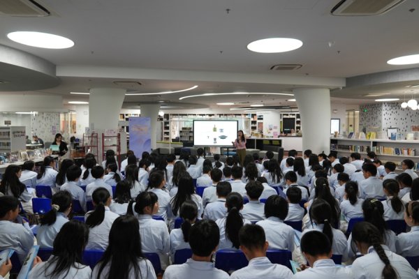 杠杆配资开户网 学校把博物馆“搬进”课堂，感受文物里的中国智慧